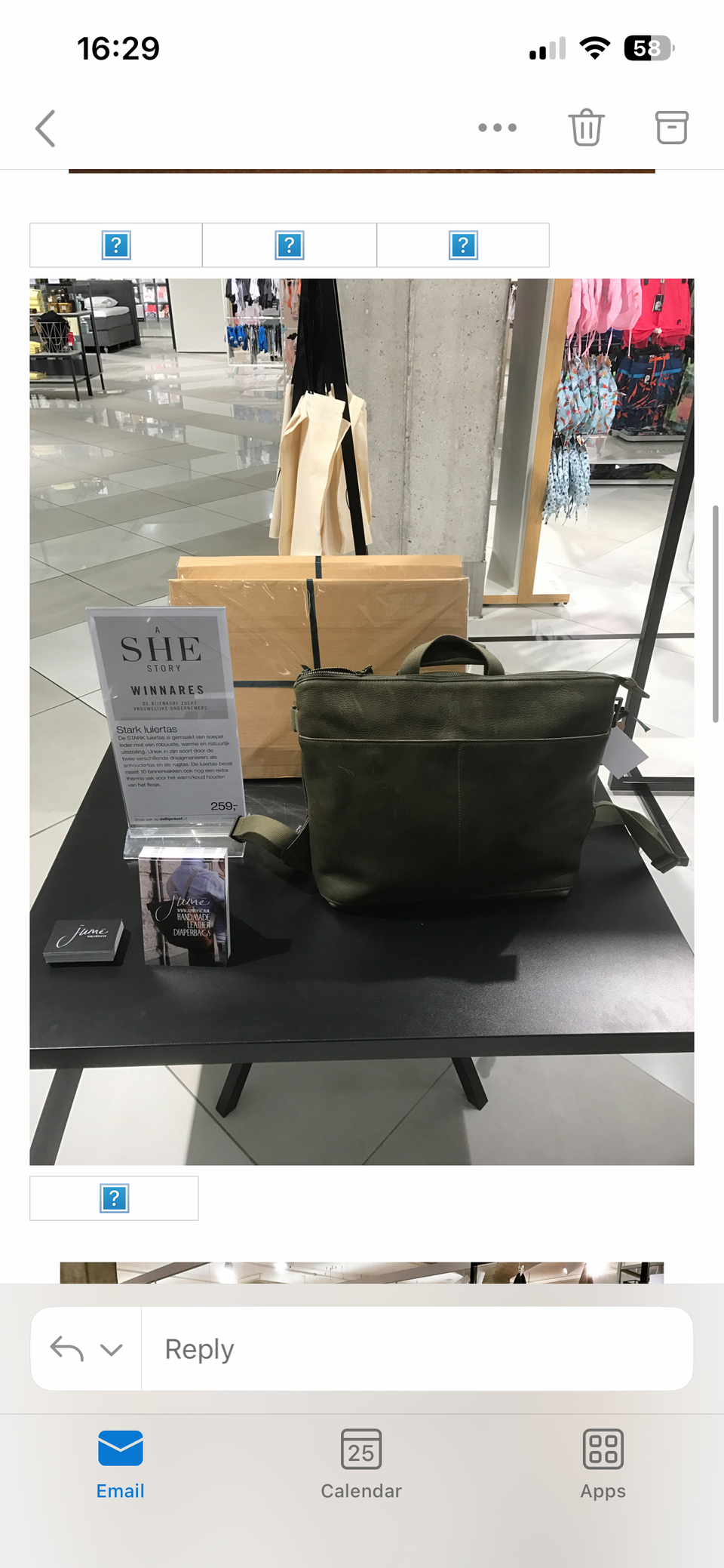 Atelier Jumé display in De Bijenkorf - A She Story winnares